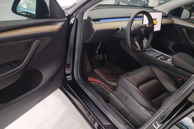 Used Tesla Model Y 2022 Long-Range All-Wheel-Drive Version
