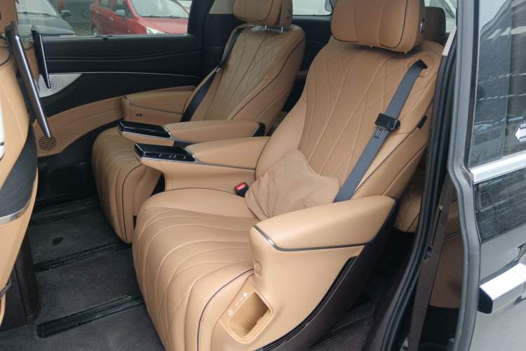 Used Denza D9 2024 DM-i 980 Four-Wheel Drive Flagship Model Left Rear Seat