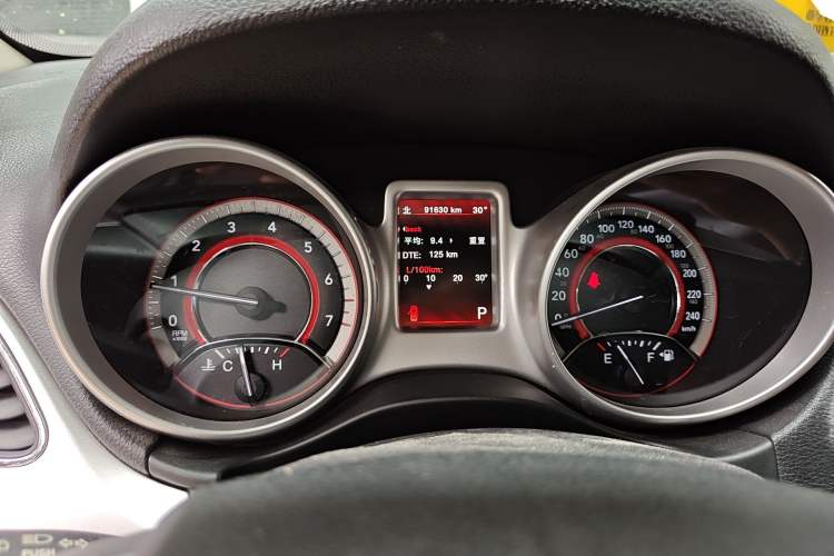 Used Dodge Journey 2013 2.4L Two-Wheel Drive Luxury Version