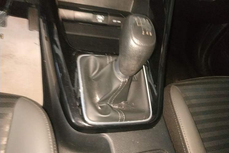 Used Kia Sportage R 2018 2.0L Manual Fashion Edition China V Standard Gear Lever