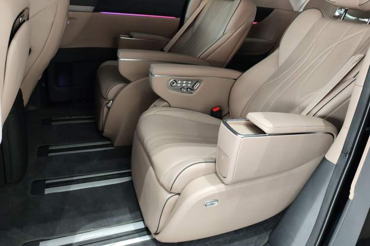 Used XPeng X9 2025 650 Long-Range Max
