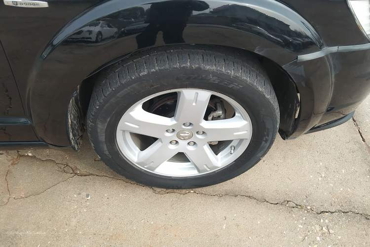 Used Dodge Journey 2011 2.7 Luxury Navigation Edition Right Front Wheel Hub