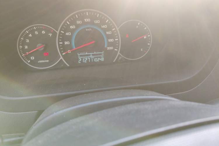 Used Wuling Rongguang V 2016 1.5L Practical Version Odometer Close Up