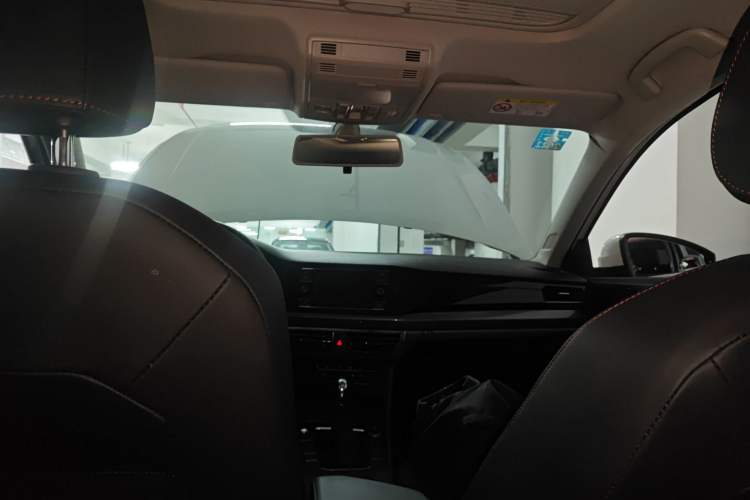 Used Volkswagen Bora 2020 1.5L Automatic Elite Version Headliner