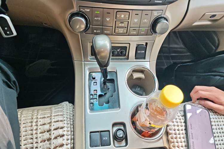 Used Toyota Highlander 2012 2.7L Two-Wheel Drive 7-Seater Luxury Edition
