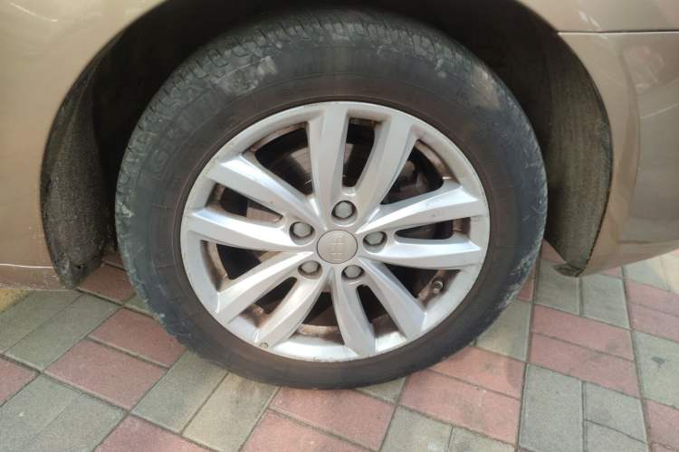 Used Geely Auto Classic Emgrand 2013 Sedan 1.8L Manual Luxury Model
