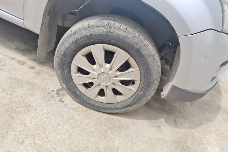 Used CHANGAN KAICHENG Shenqi F30 2016 1.5L Comfort Plus Long Wheelbase DAM15L Right Front Wheel Hub