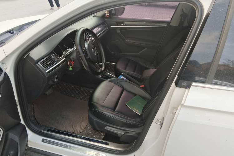 Used Volkswagen C-TREK 2018 230TSI DSG Comfort Model
