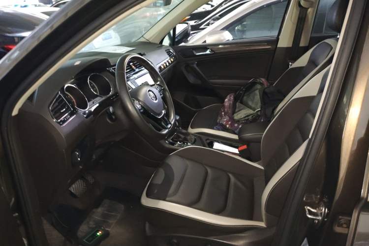 Used Volkswagen Tiguan L 2017 330TSI Automatic Two-Wheel Drive Luxury Edition Left Front Seat