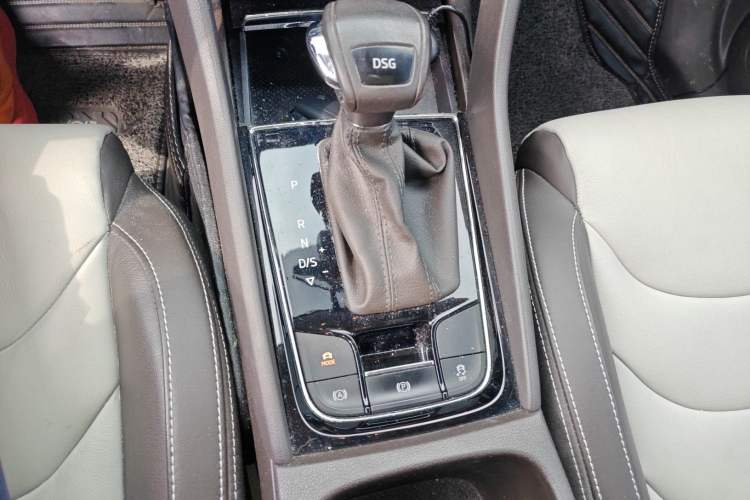 Used Skoda Kodiaq 2017 TSI330 7-Seater Two-Wheel-Drive Luxury Edition Gear Lever