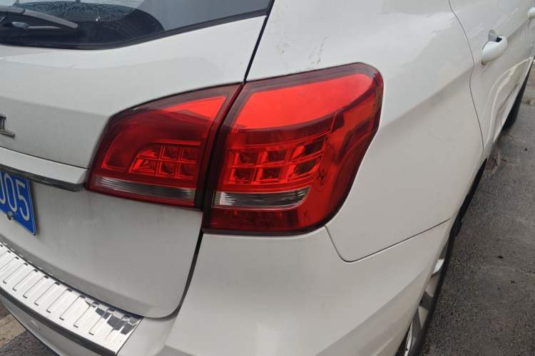 Used Haval H2 2017 Red-Label 1.5T Manual Two-Wheel-Drive Elite Model Right Rear Taillight