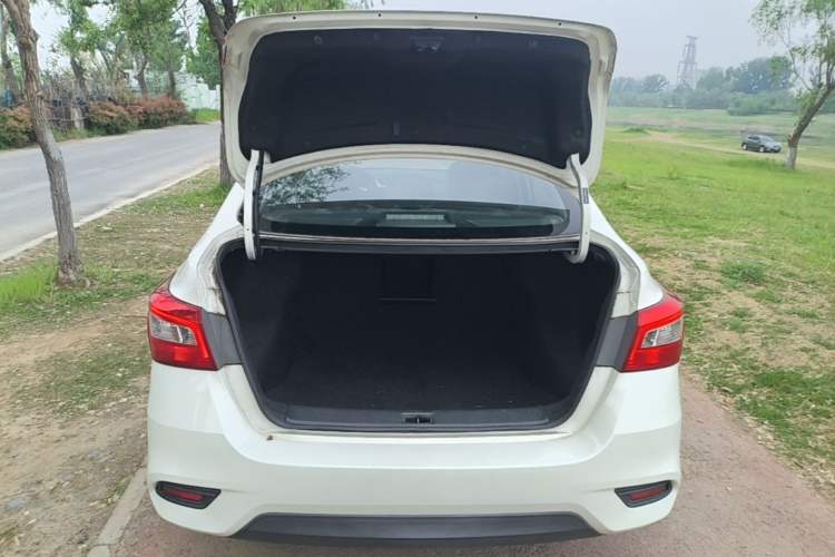 Used Nissan Sylphy 2019 1.6XV CVT Smart Connect Luxury Edition China VI Standard Trunk