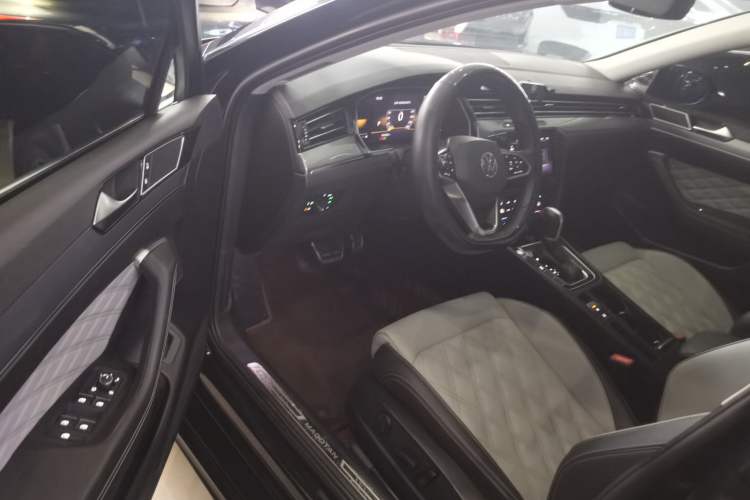 Used Volkswagen Magotan 2023 2 Million Units Limited Edition 280TSI DSG Leading Version