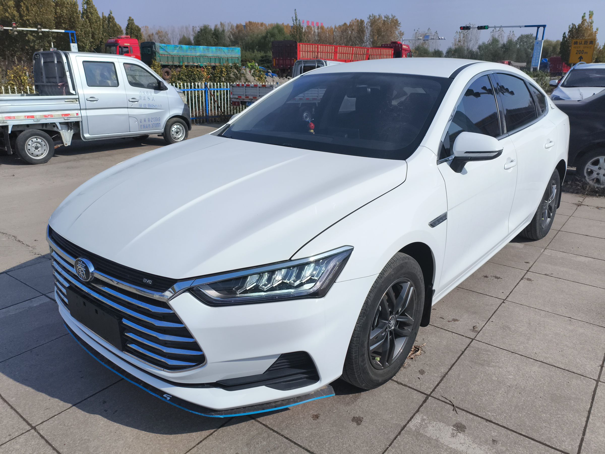 تحت مقدمة السيارة