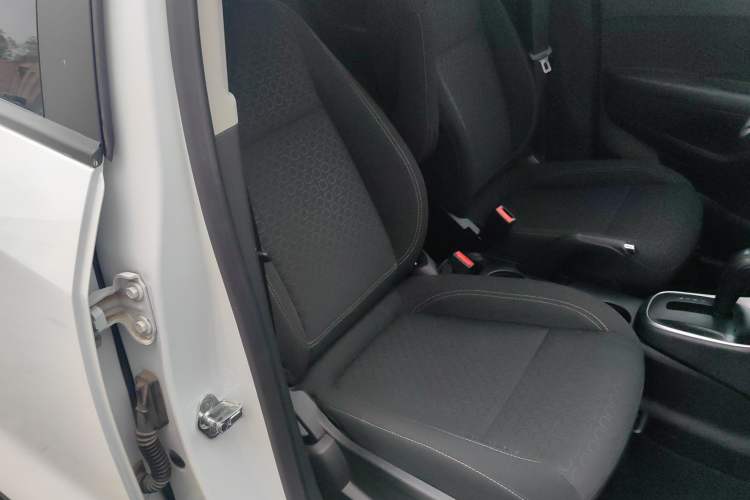 Used Chevrolet Trax 2017 1.4T Automatic Two-Wheel Drive Comfort Version Right Front Seat