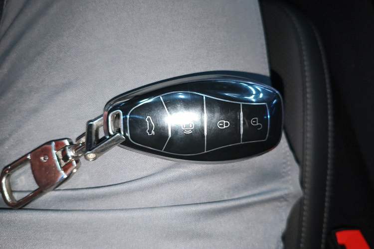 Used Hongqi H5 2024 1.5T DCT Smart Connect Flagship Edition Vehicle Key