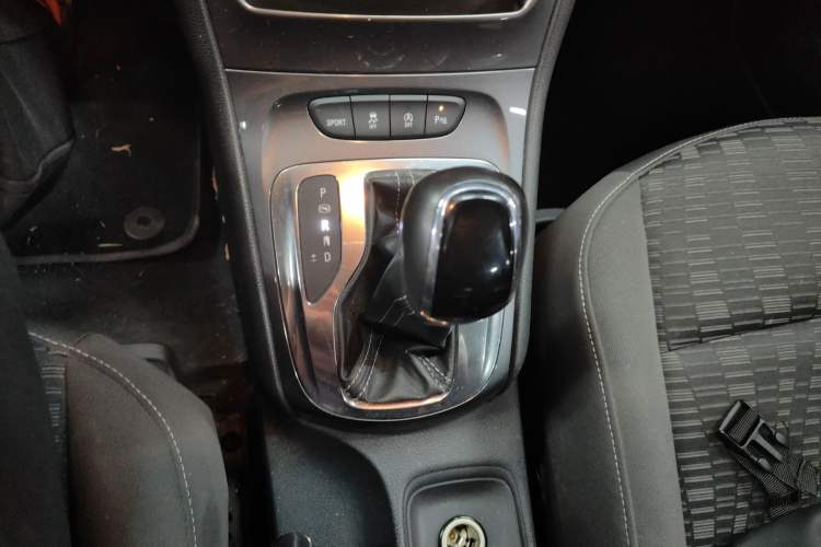 Used Buick Verano 2016 Hatchback 15S Automatic Ambition Model Gear Lever