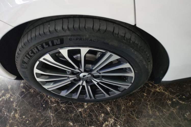 Used Nio ET5 2024 75 kWh Right Rear Wheel Hub