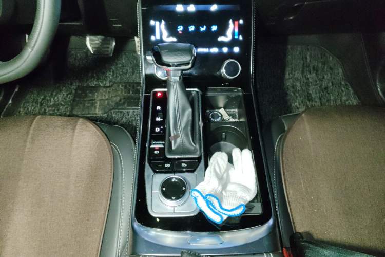 Used JETOUR X90 2021 1.6T DCT Shadow Edition 7-Seater Gear Lever