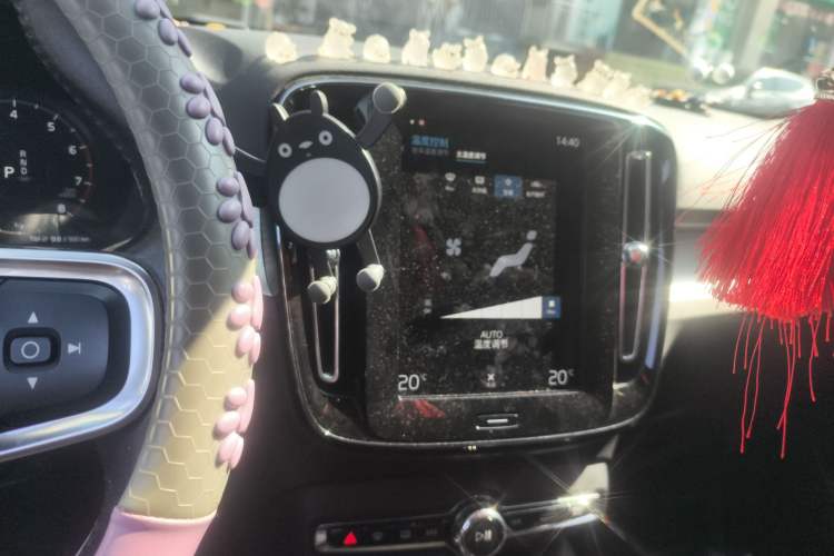 Used Volvo XC40 2021 T4 4x4 SmartDrive Fashion Edition Audio And AC Panel