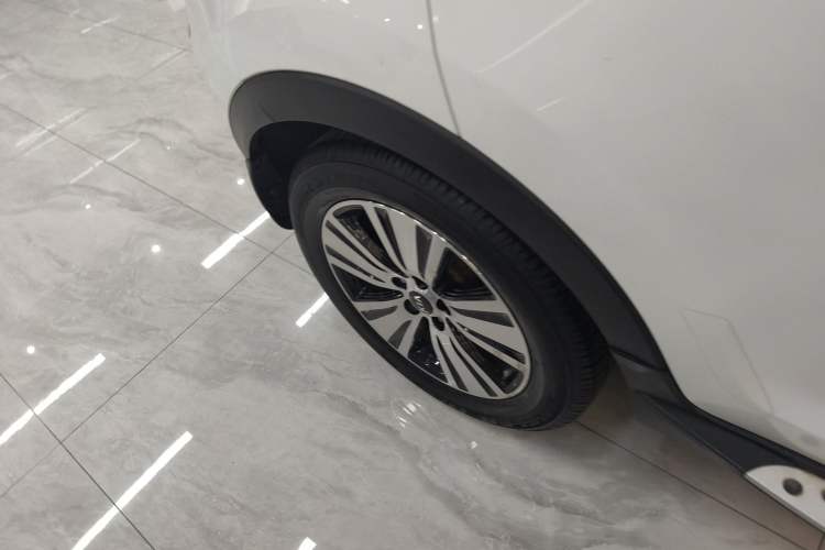 Used Kia Sportage R 2015 2.0L Automatic Two-Wheel Drive DLX Model Right Rear Wheel Hub