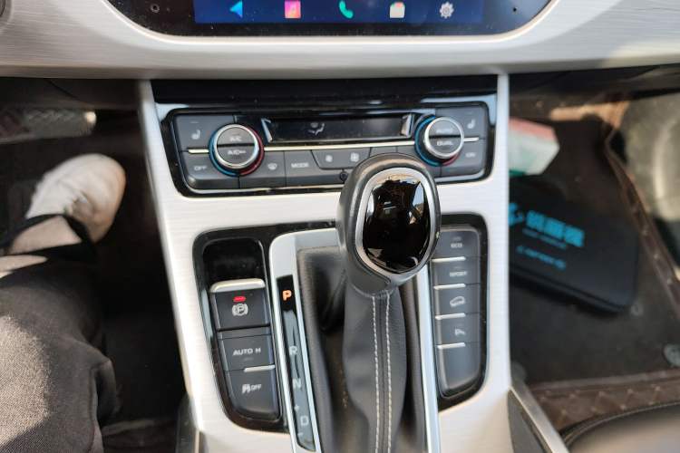 Used Geely Auto Emgrand X7 Sport 2018 1.8TD Automatic Two-Wheel Drive Smart 4G Connected Version
