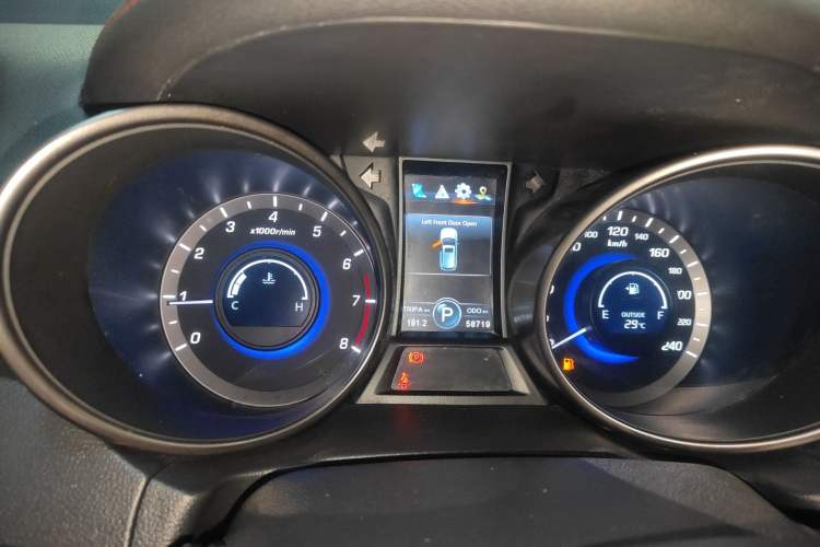 Used CHANGAN CS75 2017 Shangkui Edition 1.5T Automatic Fengyue Model Instrument Cluster