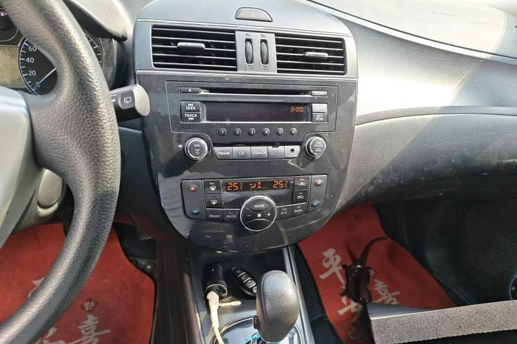 Used Nissan Tiida 2014 1.6L CVT Smart Model Audio And AC Panel