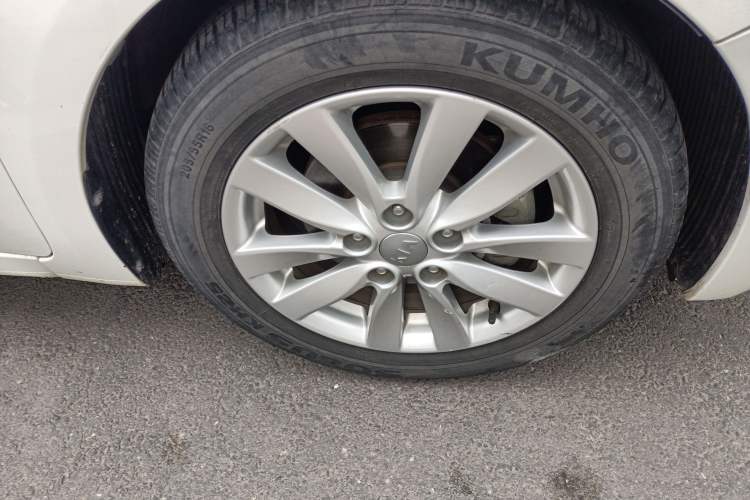 Used Kia K3 2015 1.6L Automatic GL Right Front Wheel Hub