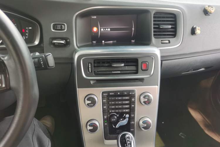 Used Volvo S60 2018 S60L T3 Smart Progress Edition Audio And AC Panel