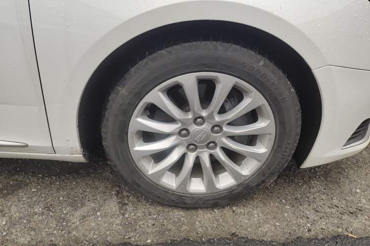 Used Cadillac XTS 2018 28T Tech Edition Right Front Wheel Hub