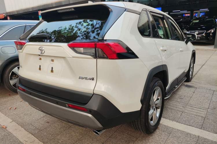 Used Toyota RAV4 2020 2.0L CVT Two-Wheel Drive Fashion PLUS Edition Rear Right 45 Deg