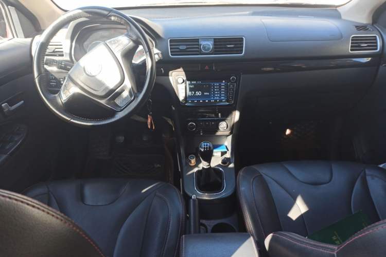 Used Dongfeng Fengon 370 2016 1.5L Manual Luxury Version SFG15-05 7 Seats