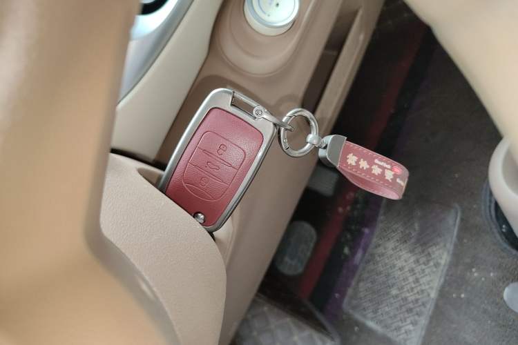 Used Wuling Hongguang MINIEV 2025 Four-Door Version Advanced Edition Vehicle Key