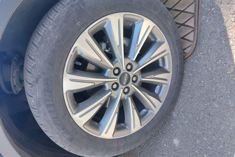 Used Lincoln Corsair 2020 2.0T Four-Wheel Drive Prestige Edition Right Front Wheel Hub