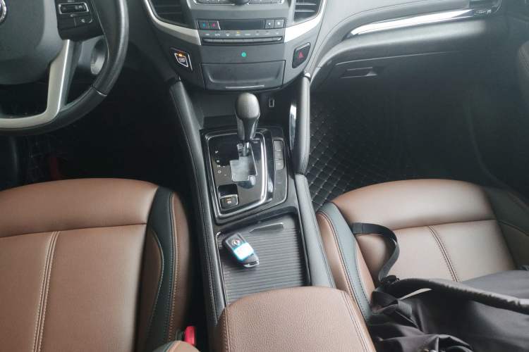 Used Dongfeng Aeolus AX7 2018 Classic 1.6T Automatic Luxury Model Gear Lever