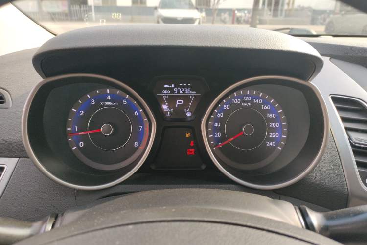 Used Hyundai Elantra (5th Generation / Langdong) 2016 1.6L Automatic Smart Version
