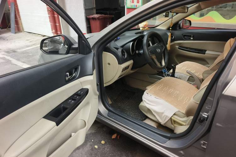 Used CHANGAN Eado 2012 1.6L Manual Luxury Model China IV Standard