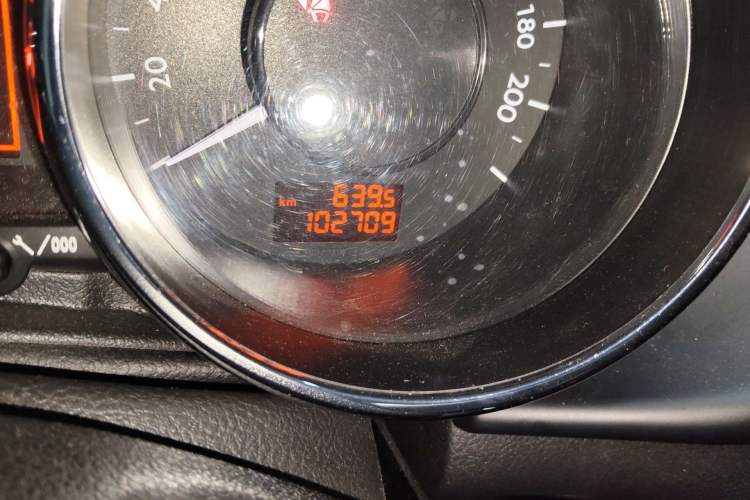 Used Peugeot 3008 2013 1.6THP Automatic Prestige Edition Odometer Close Up