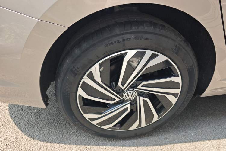 Used Volkswagen Sagitar 2021 280TSI DSG Excellence Edition Right Rear Wheel Hub