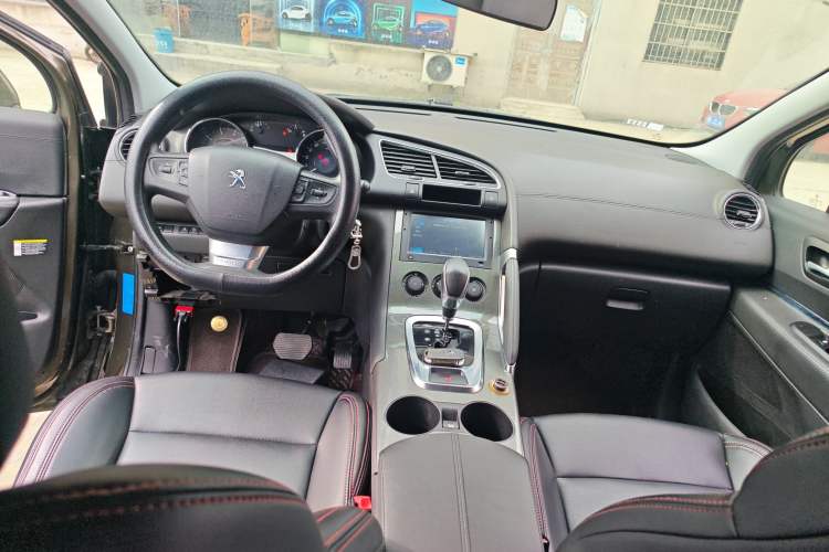 Used Peugeot 3008 2016 2.0L Automatic Classic Edition Center Console