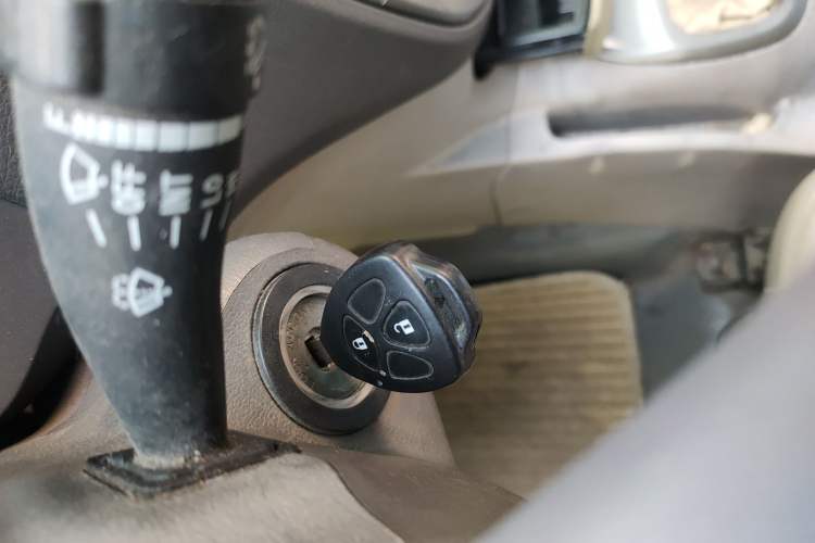 Used JAC Group Refine M2 2012 1.8L MT Business Luxury 5-Seater
