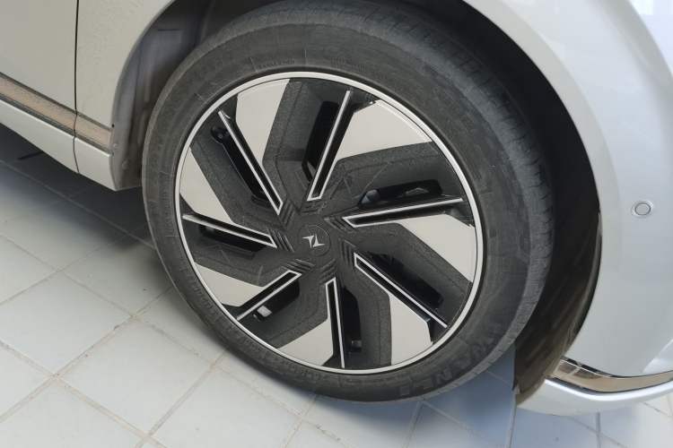 Used Dongfeng eπ eπ008 2024 210Max Range-Extended Version 6 Seats