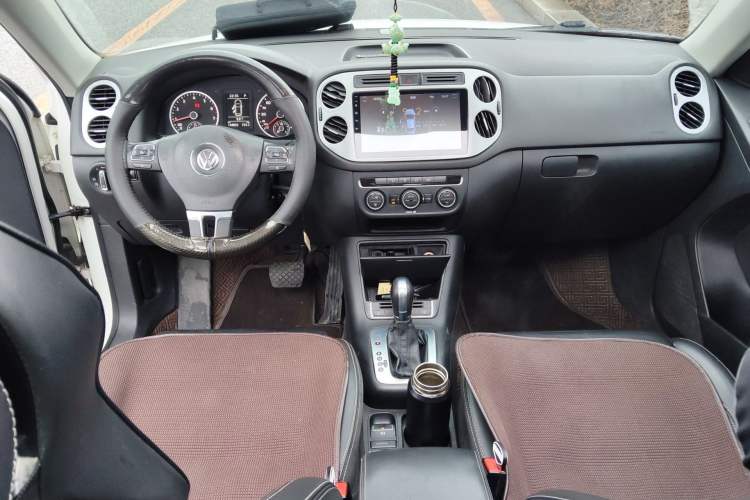 Used Volkswagen Tiguan 2017 300TSI Automatic Two-Wheel Drive Silk Road Comfort Edition Center Console