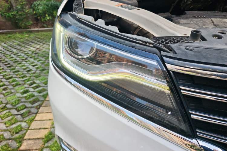 Used Roewe RX5 2018 20T Two-Wheel Drive Automatic Internet Smart Edition
