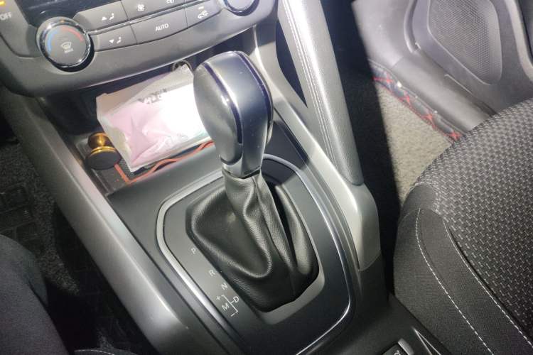 Used Renault Kadjar 2017 2.0L Two-Wheel Drive Comfort Edition Gear Lever