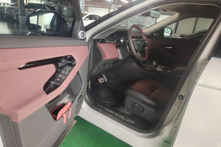 Used Land Rover Range Rover Evoque 2024 Aurora L 249 PS Prestige Light-Chasing Edition
