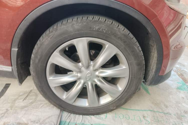 Used Infiniti FX 2007 FX35 Supreme Edition Right Front Wheel Hub