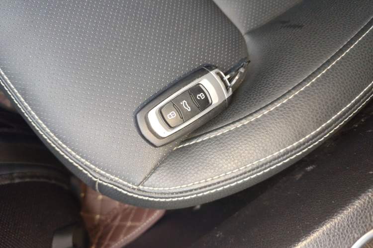 Used Geely Auto Vision X6 2016 1.8L Manual Luxury Model
