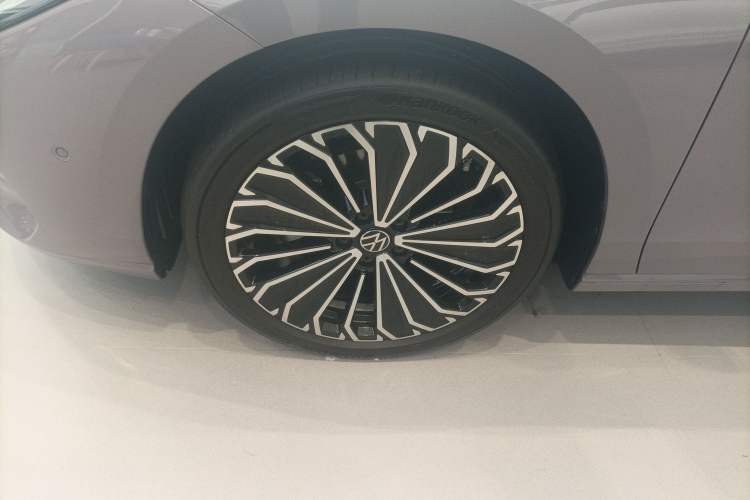 Used Volkswagen Passat 2025 Pro 380TSI Dragon Supreme Edition
